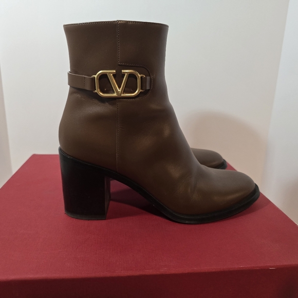 Valentino V Logo Boots - Picture 8 of 16